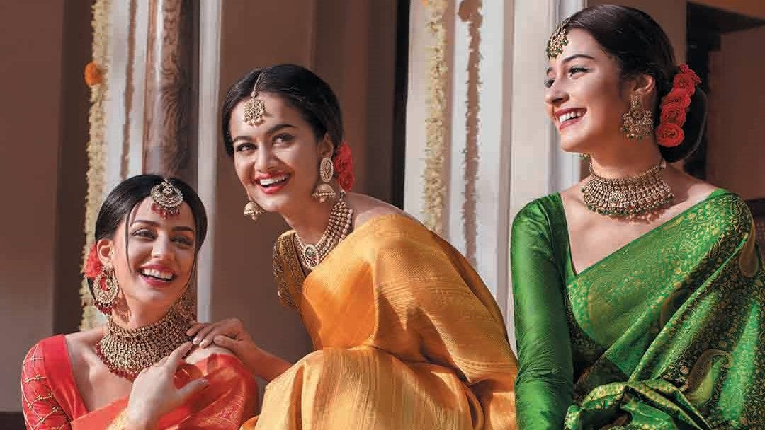 The Artisans' Touch: How Craftsmanship Elevates the Beauty of a Saree