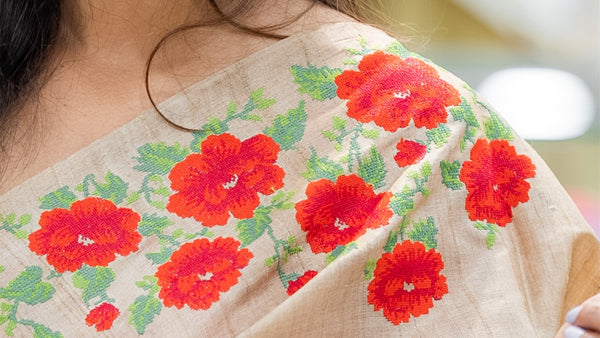 Linen Love: Why Linen Sarees Are Perfect for Summer Wardrobes