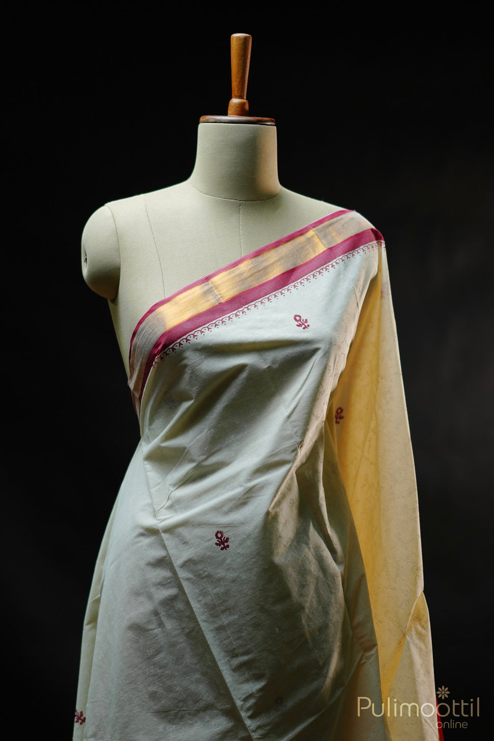 Cream Colour Kreala Traditiional Set Saree.