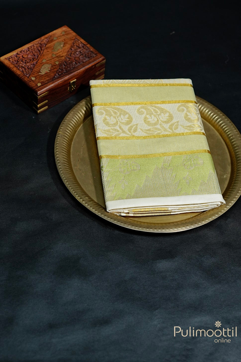 Off White Colour Kerala Traditional Floral Motif Cotton Set Saree.