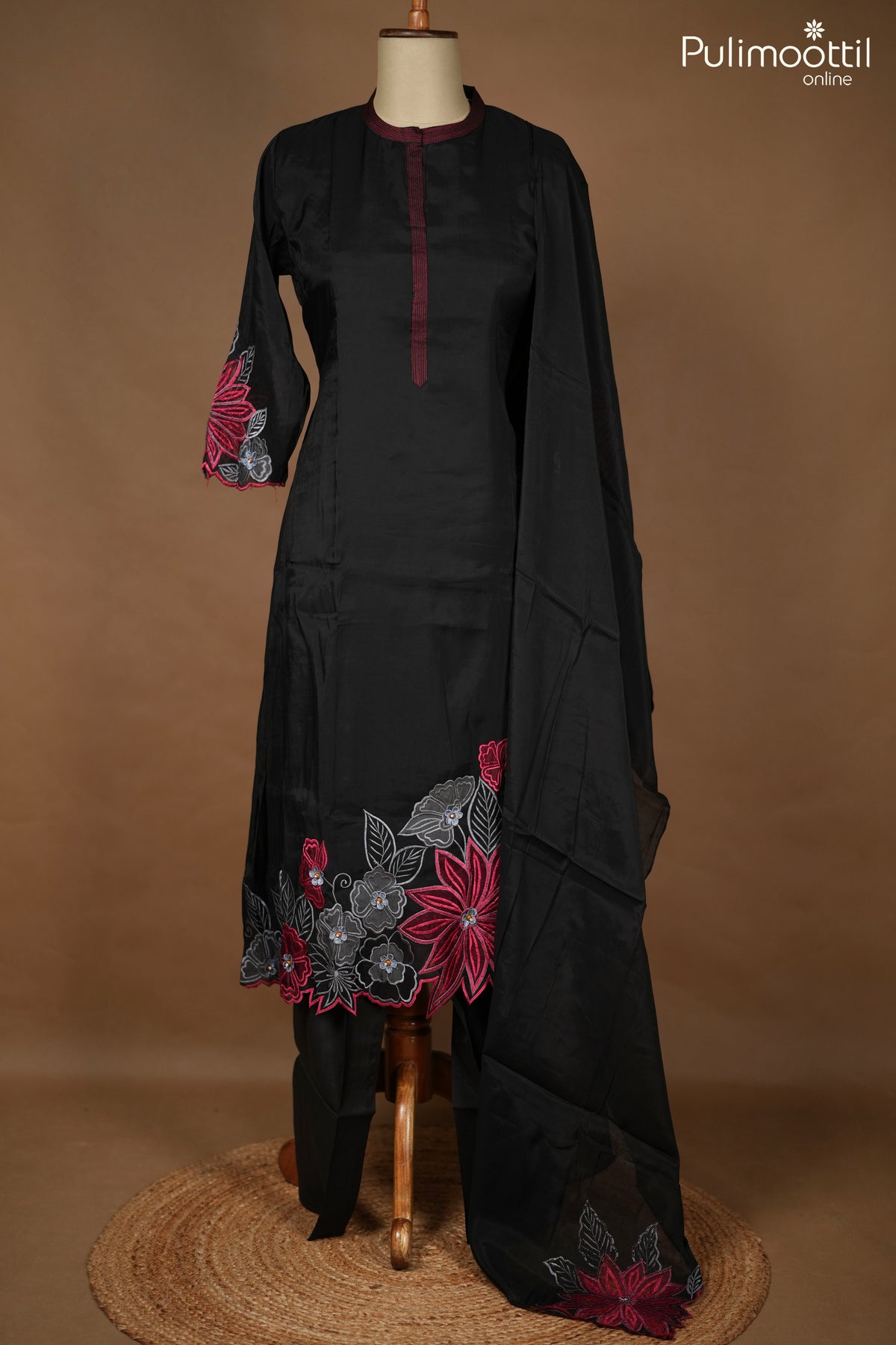 Black Colour Crepe Silk Salwar Set.