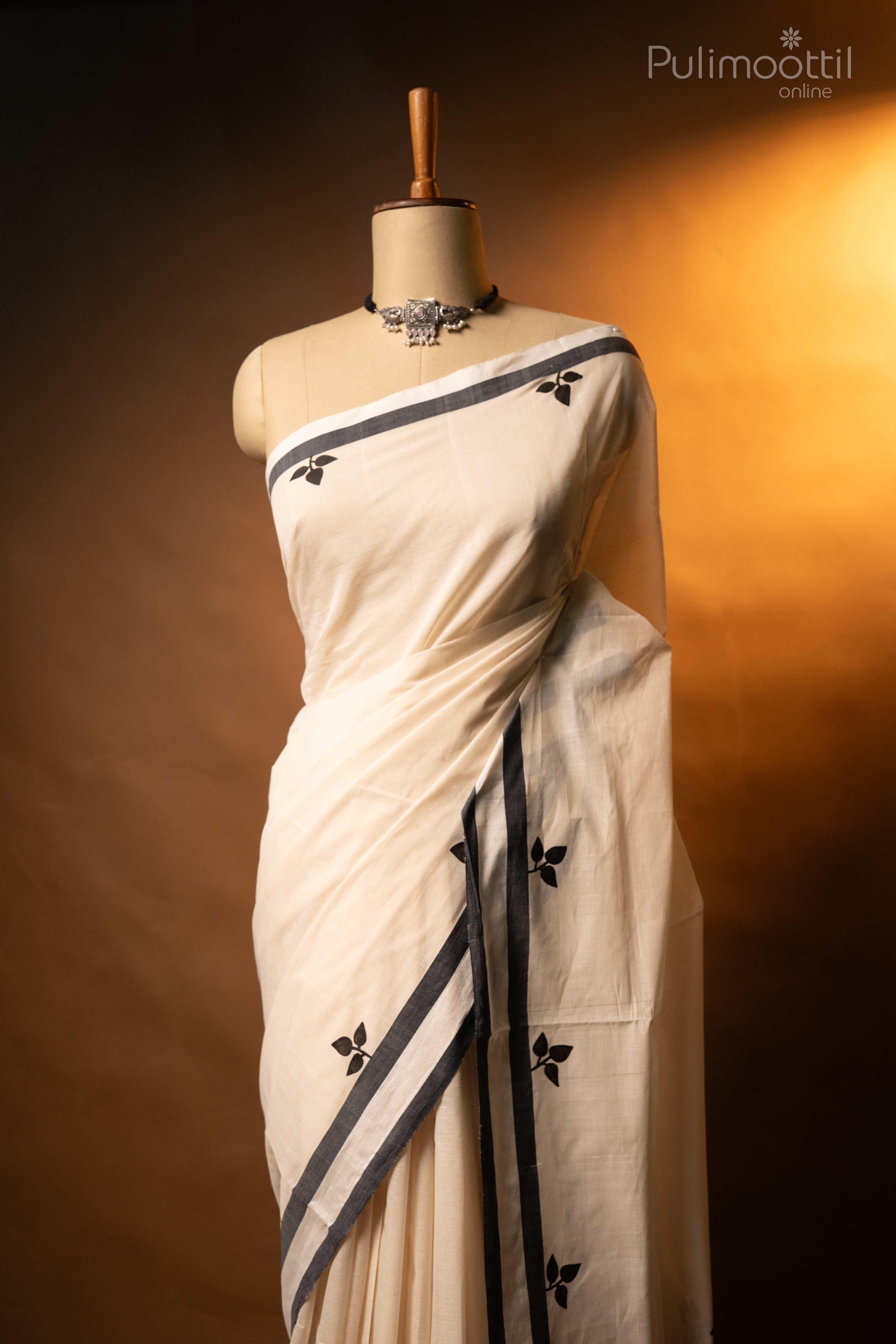 Off White Colour Pure Handloom Cotton Set Saree