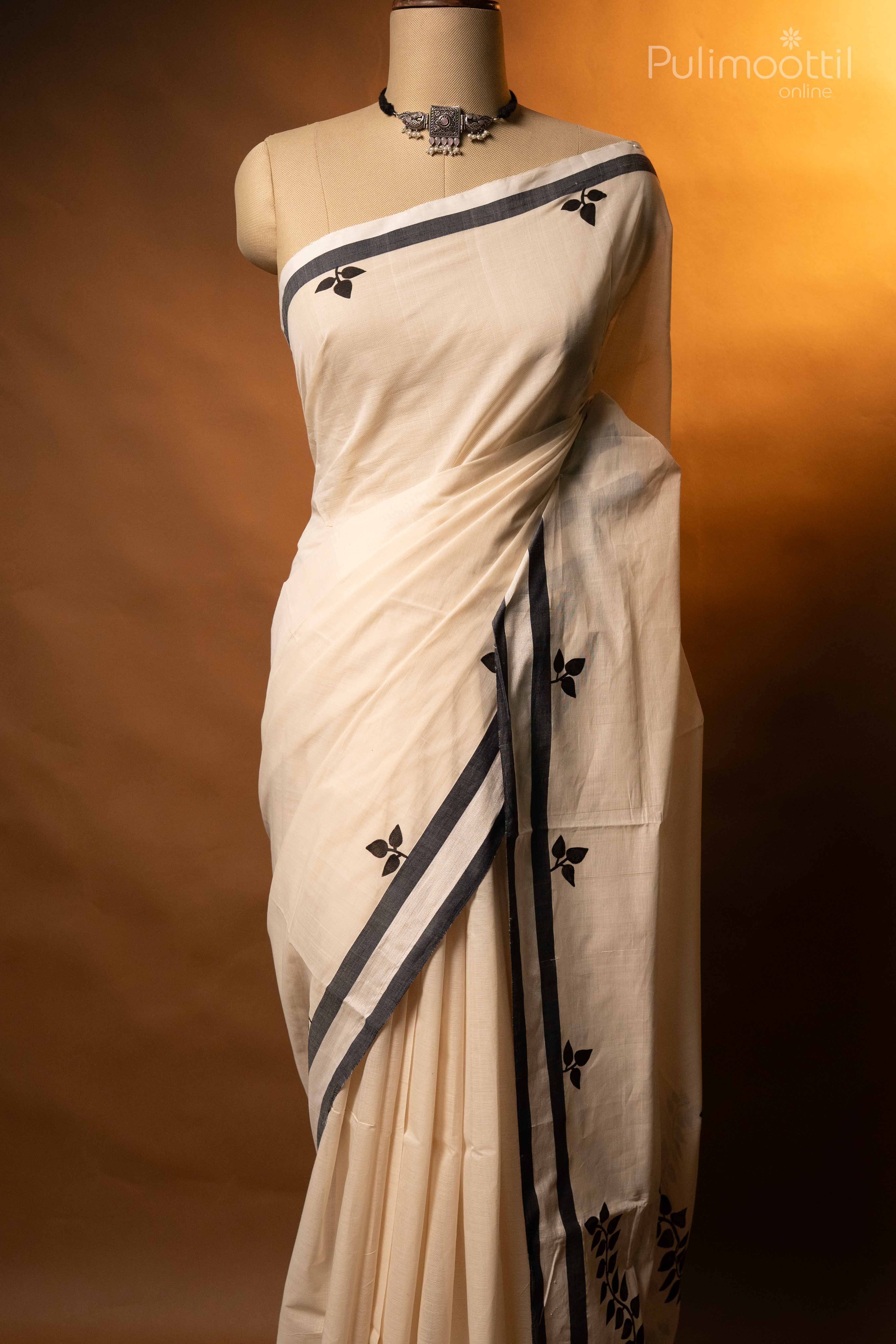 Off White Colour Pure Handloom Cotton Set Saree