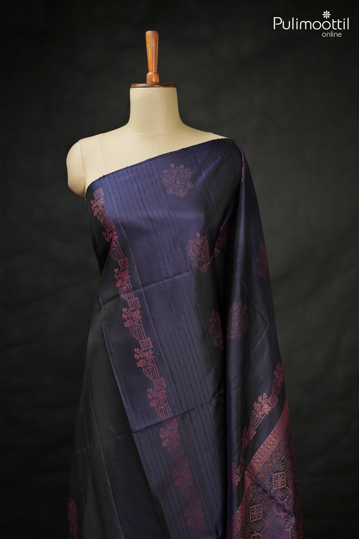Dark Blue Colour Kanchipuram Soft Silk Saree.