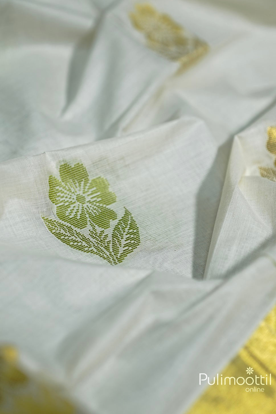 Off White Colour Kerala Traditional Floral Motif Cotton Set Saree.