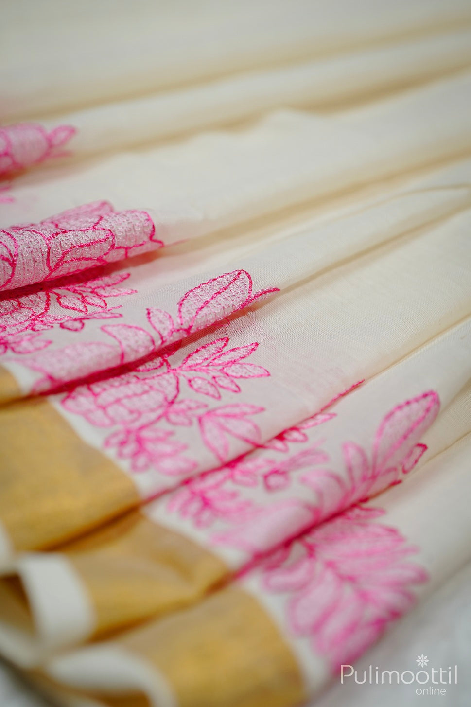 Off White Colour Pure Cotton Floral Thread Work Kerala Set Saree.