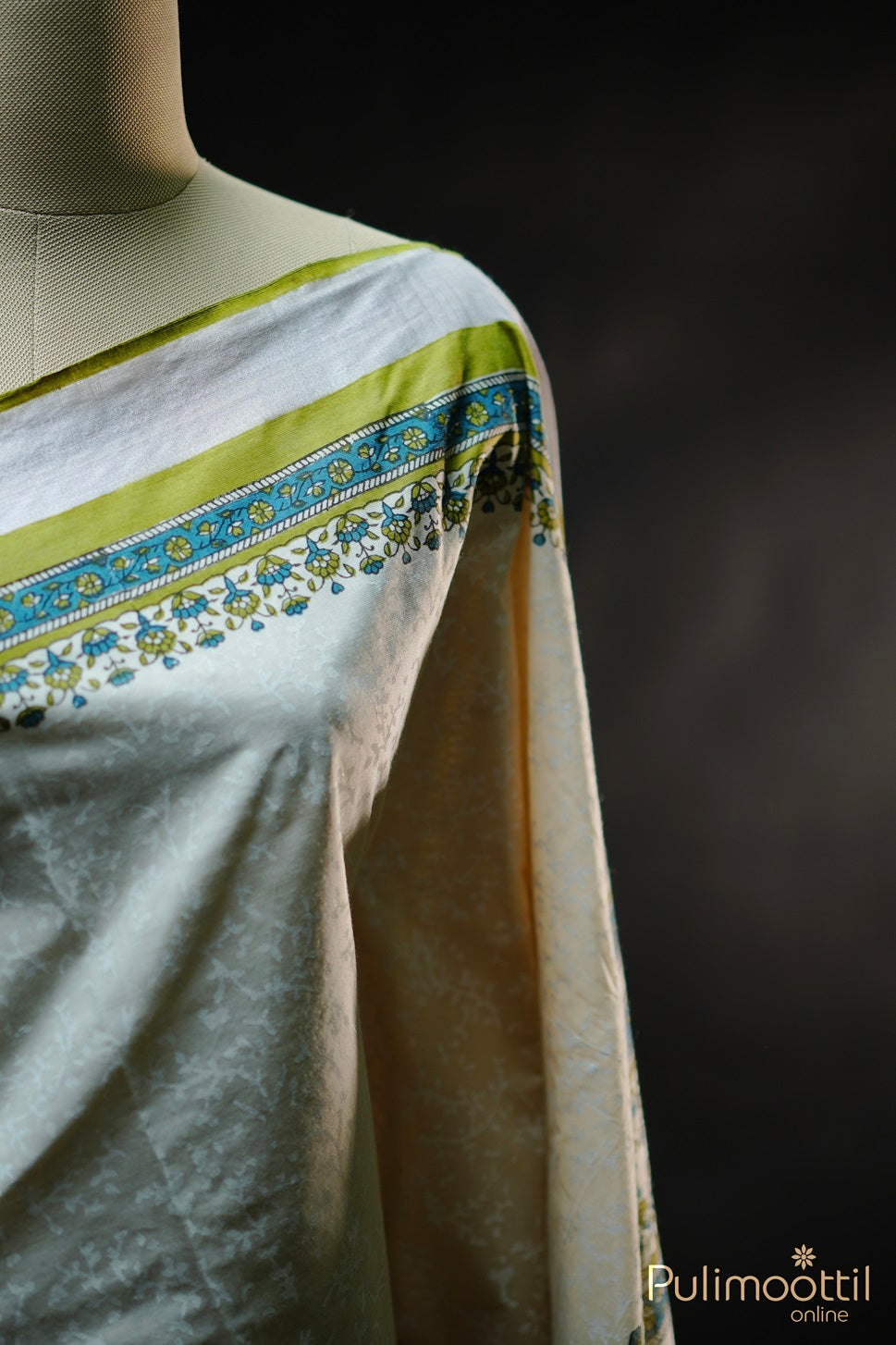 Cream Colour Kerala Traditional Set Saree.