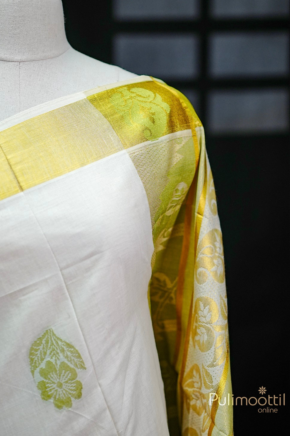 Off White Colour Kerala Traditional Floral Motif Cotton Set Saree.