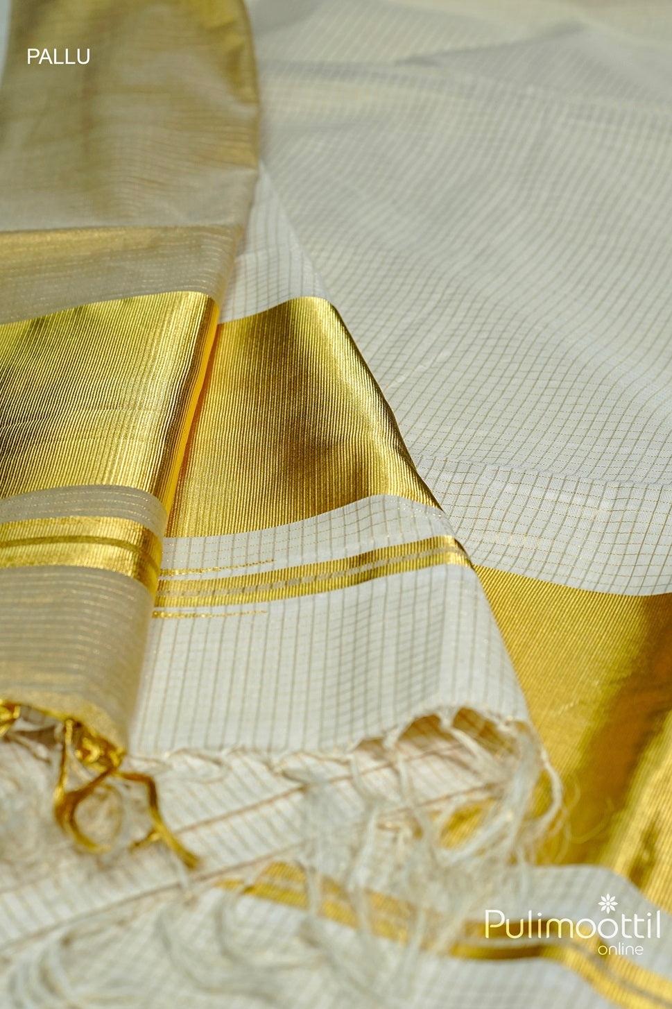 Close-up of Cream Colour Kerala Traditional Handloom Saree pallu featuring golden zari stripes and check design with delicate golden tissue border.