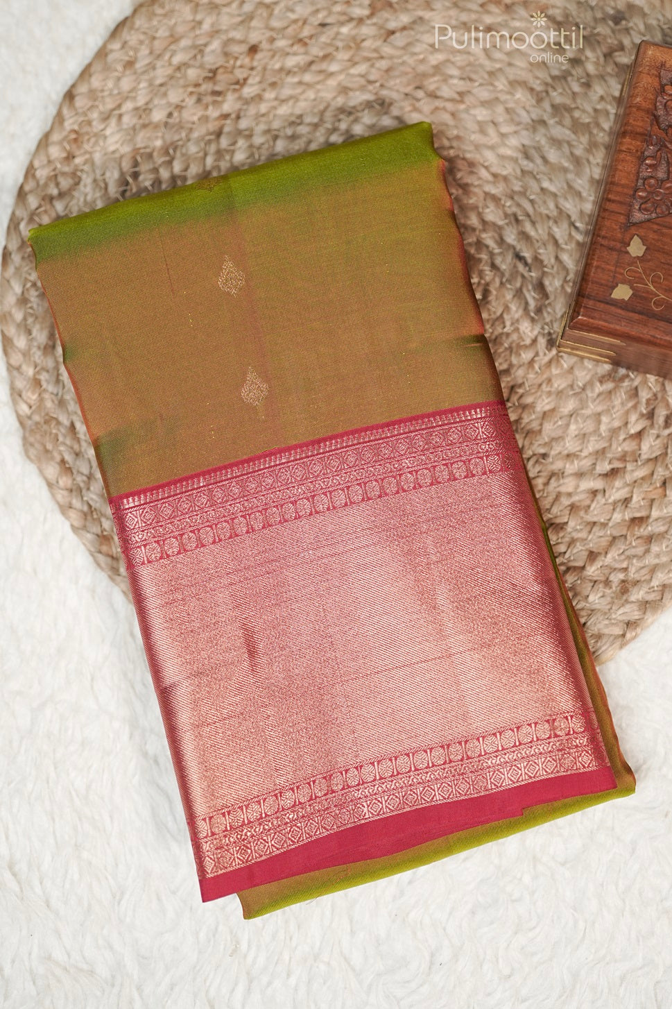 Reddish Green Colour Kanchipuram Soft Silk Saree.