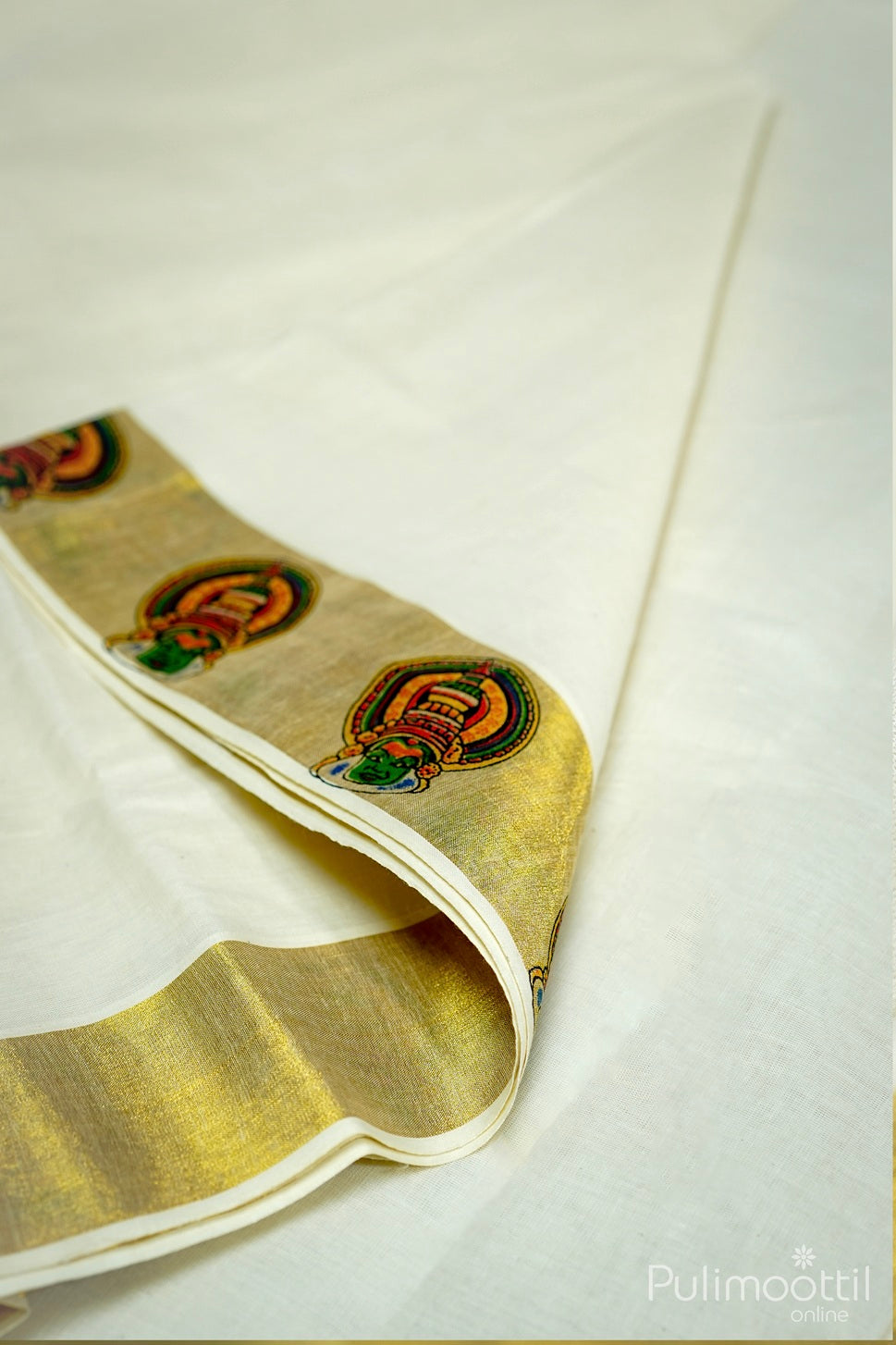 Plain body Kerala set saree featuring Kathakali design border