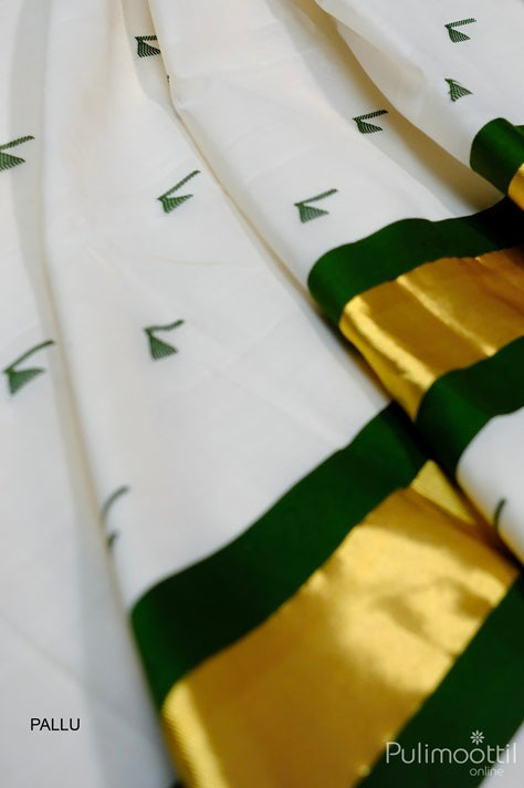 Kerala handloom saree pallu with golden zari border and green thread butta design on ivory base — traditional festive wear for Onam.
