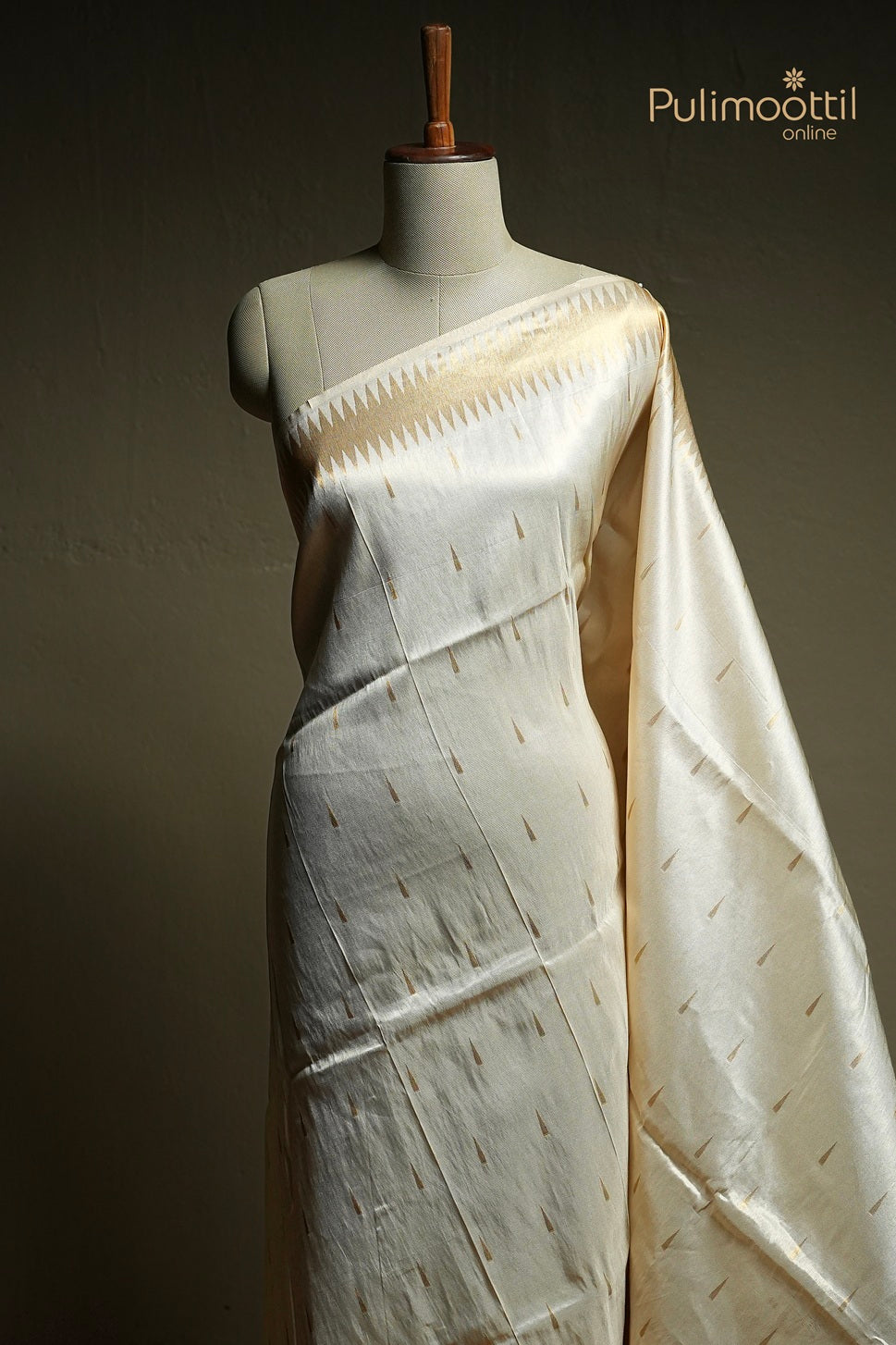 Offwhite Colour Traditional Saree