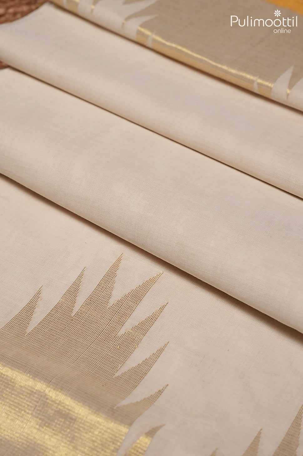 Off white color Kerala traditional handloom set saree