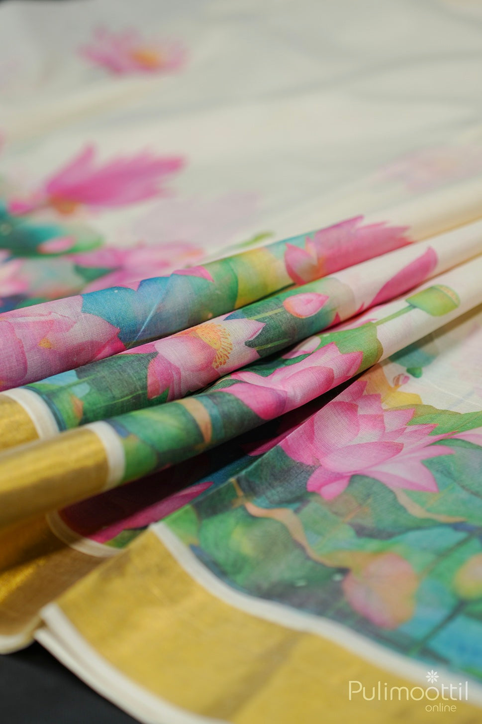 Kerala Golden Tissue Lotus Print Set Saree.