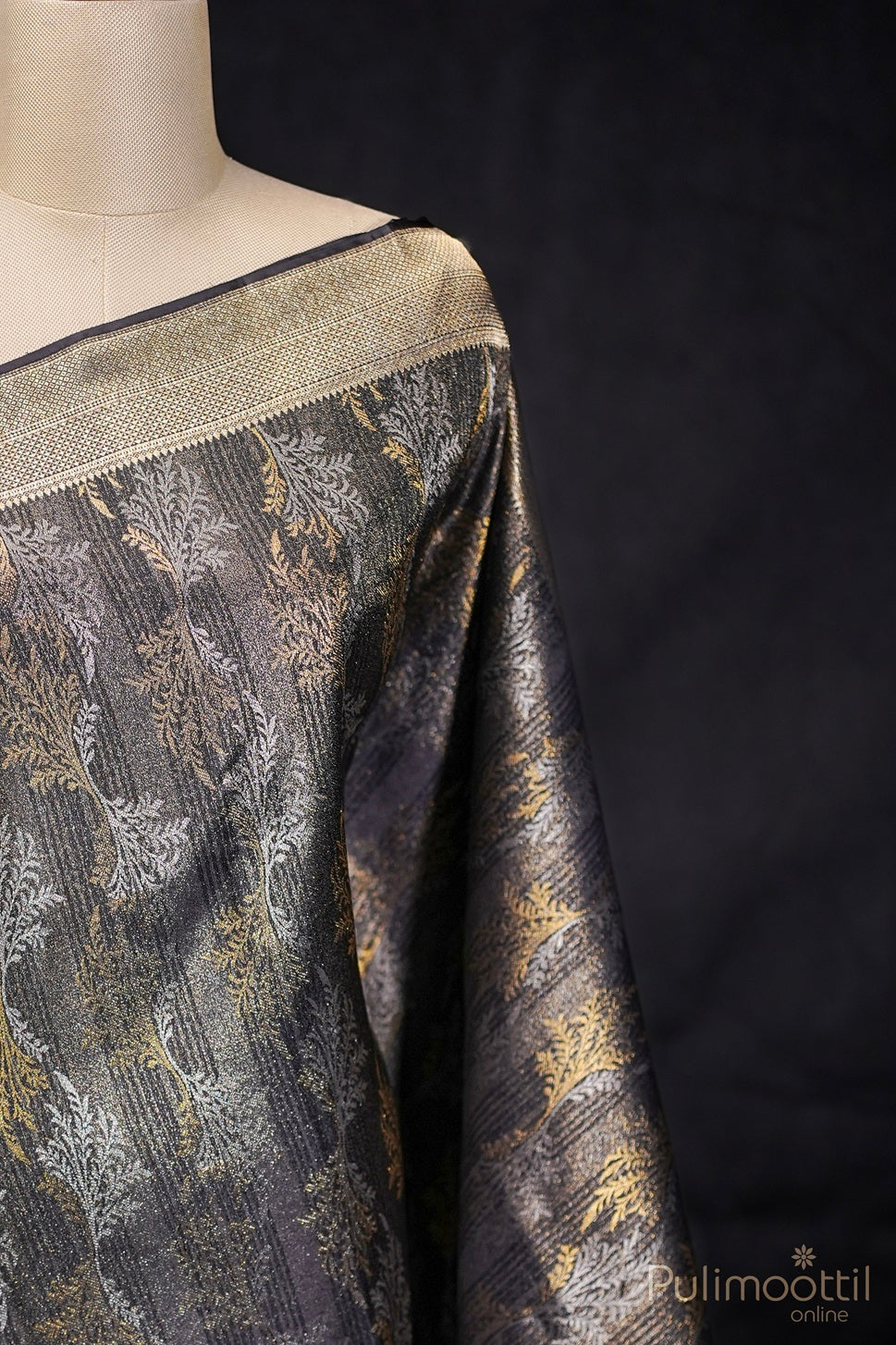 Black Colour Kanchipuram Brocade Saree.