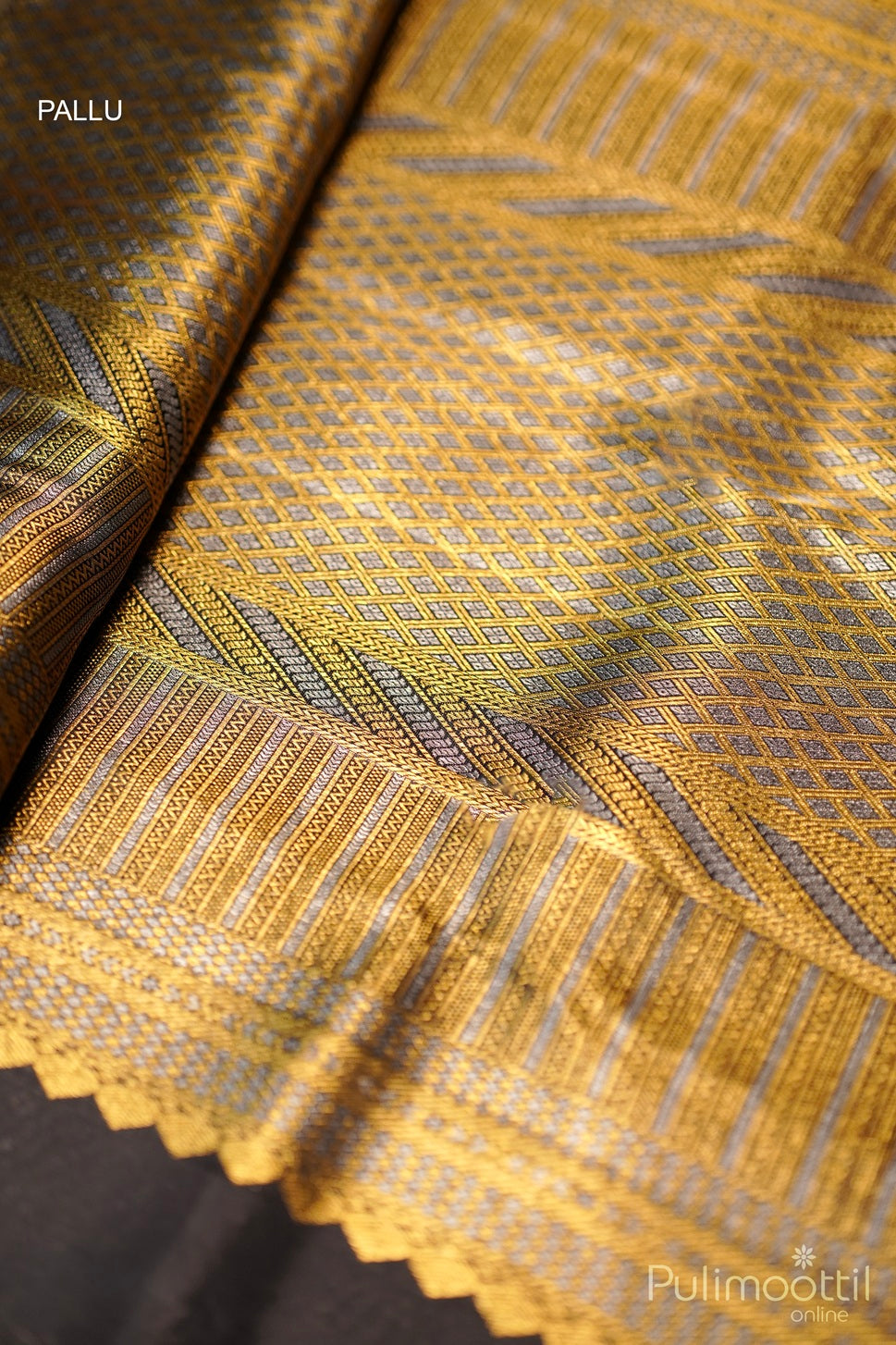 Black Colour Kanchipuram Brocade Saree.