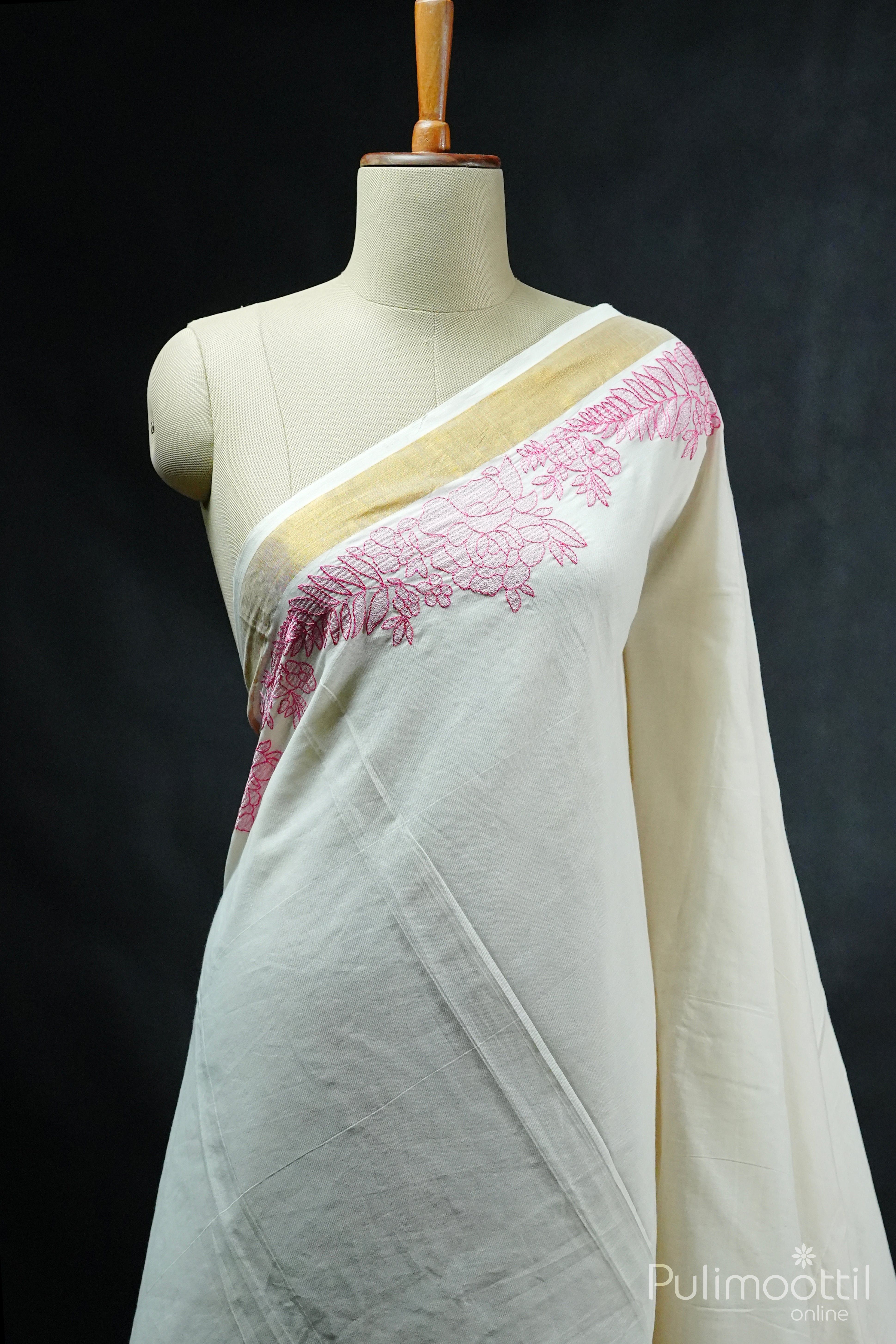 Off White Colour Pure Cotton Floral Thread Work Kerala Set Saree.