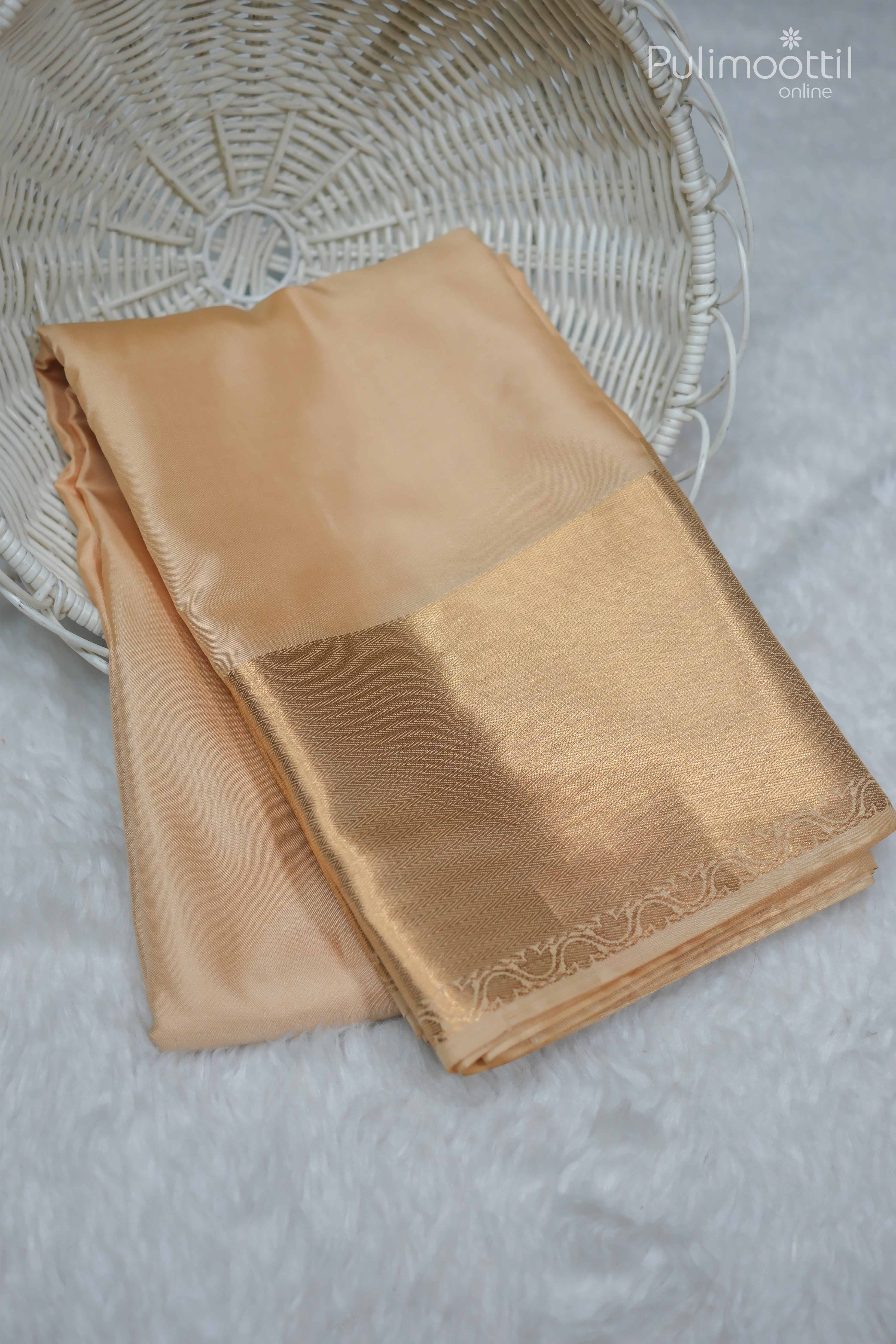 Barley White Colour Pure Kanchipuram Soft Silk Saree.