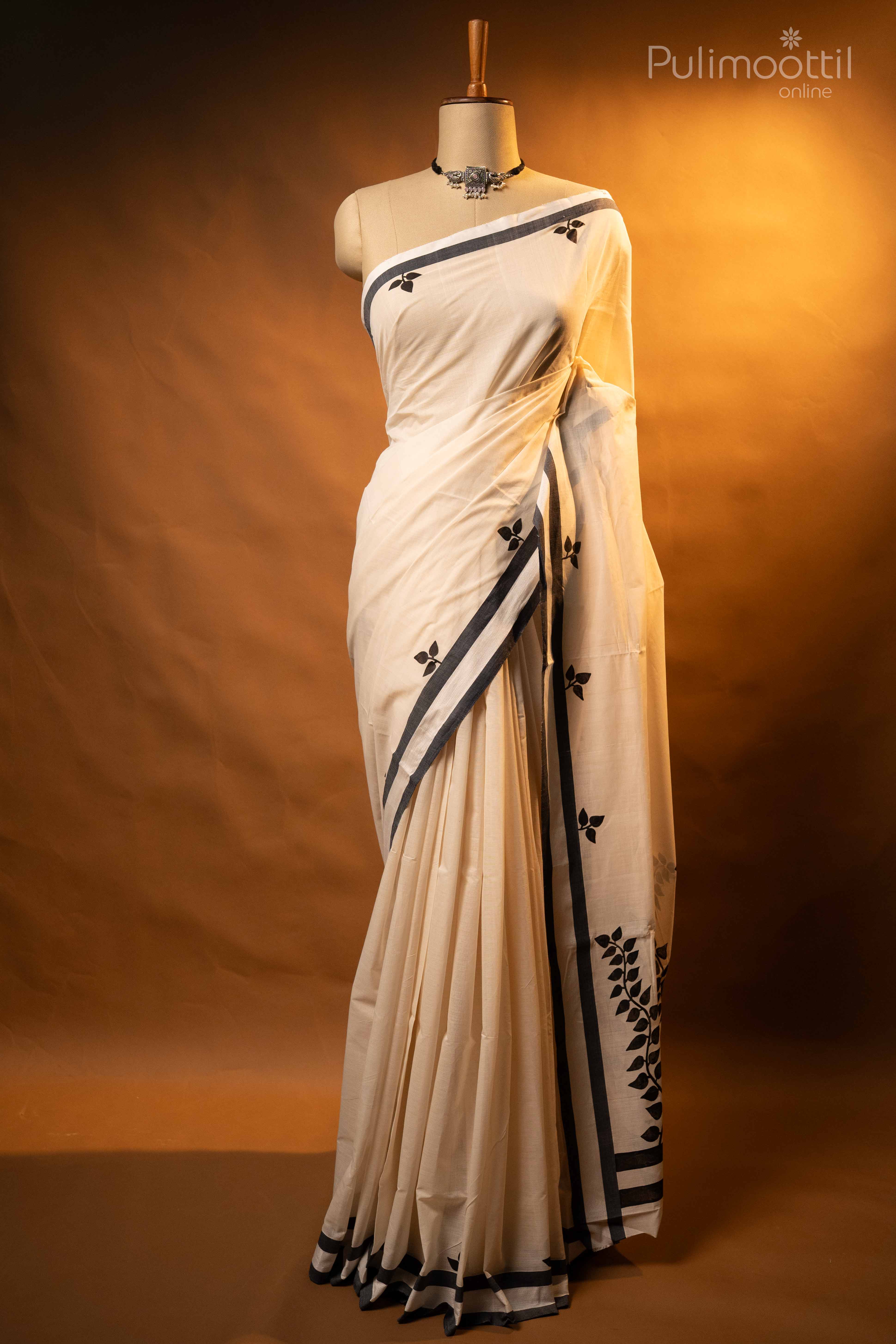 Off White Colour Pure Handloom Cotton Set Saree