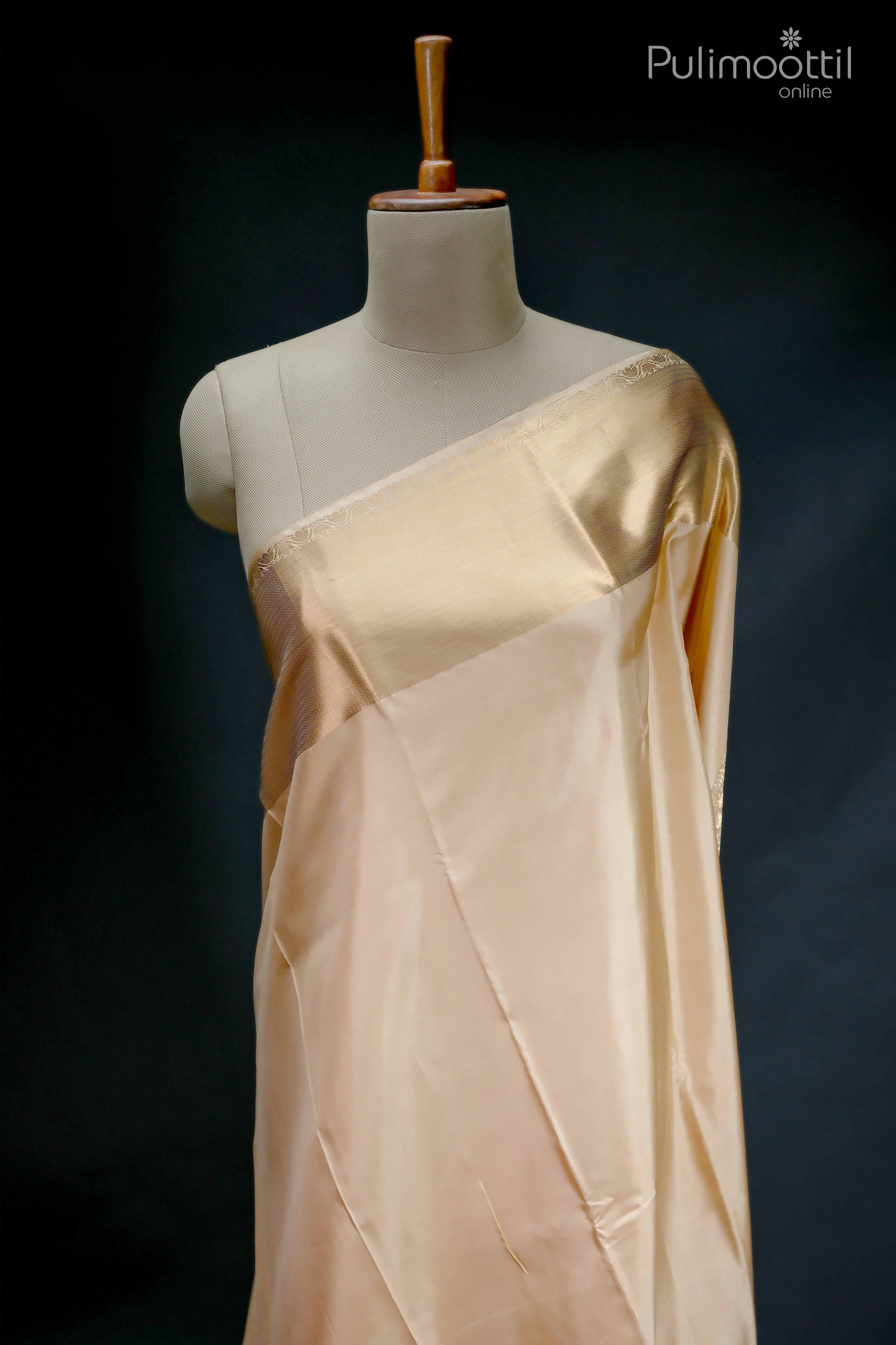 Barley White Colour Pure Kanchipuram Soft Silk Saree.