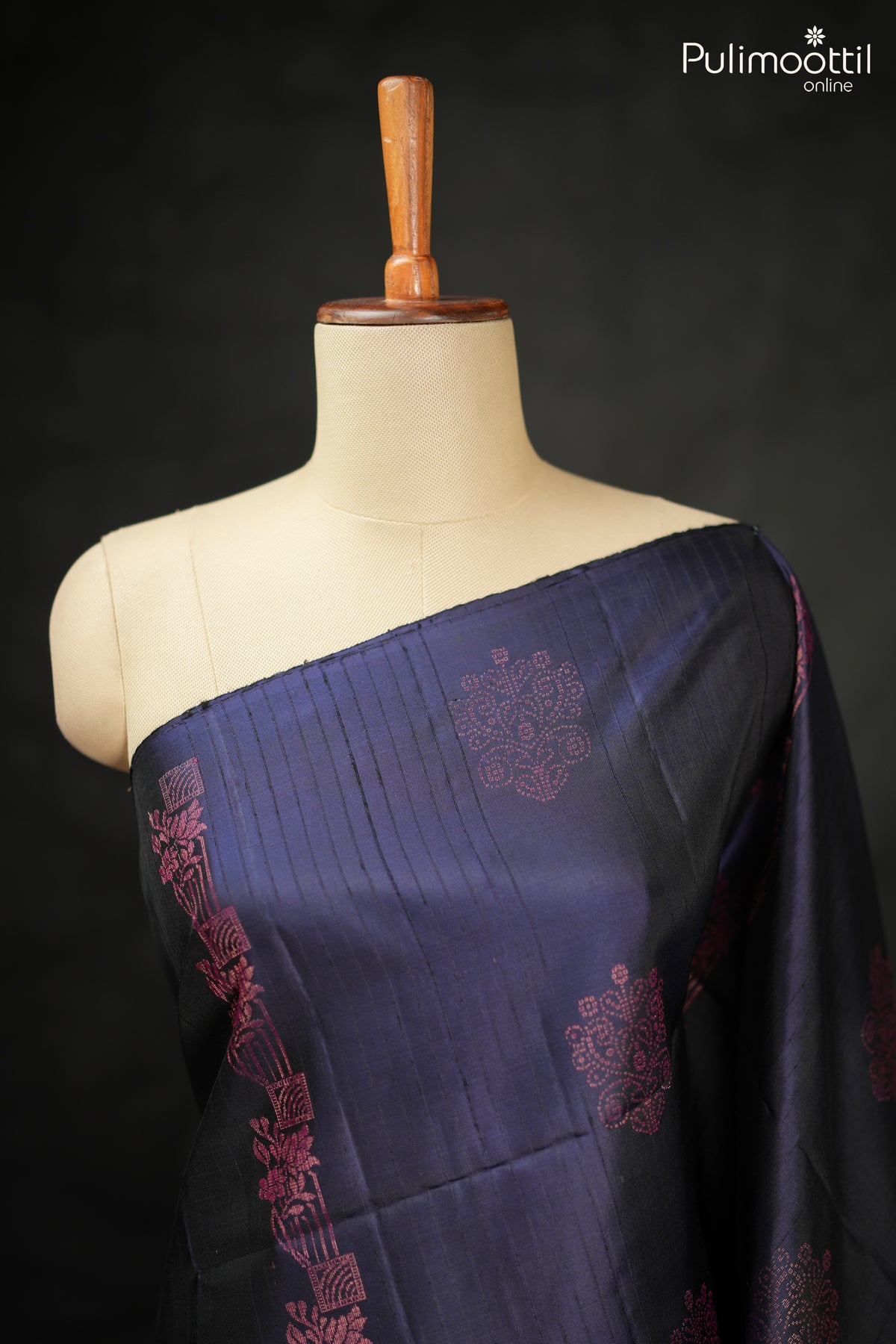 Dark Blue Colour Kanchipuram Soft Silk Saree.