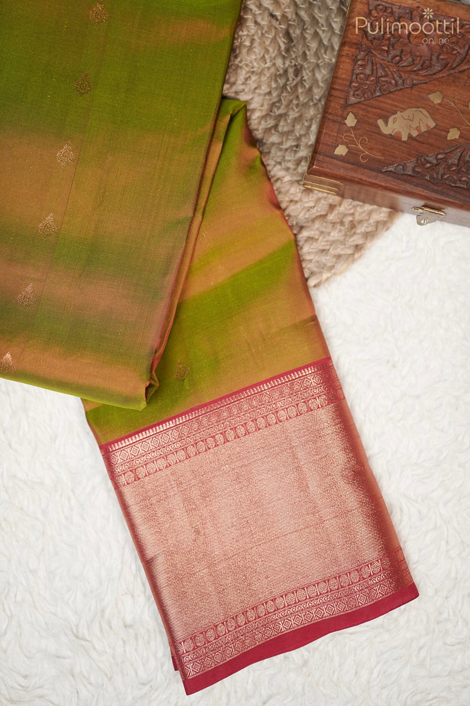 Reddish Green Colour Kanchipuram Soft Silk Saree.