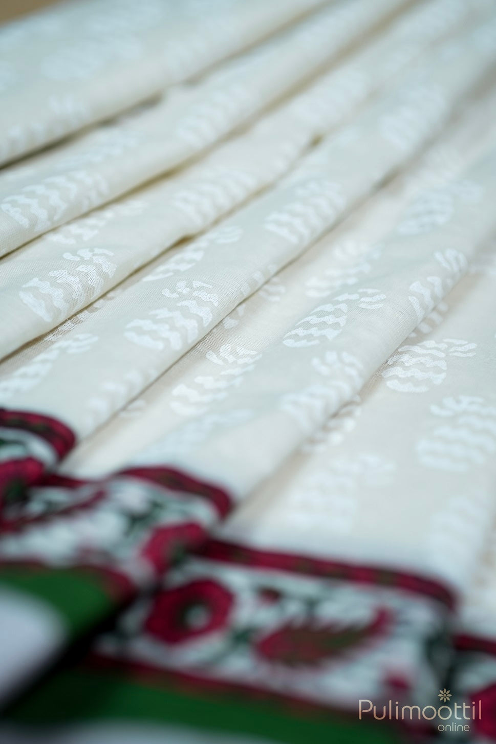 Cream Colour Kerala Taditional Set Saree.