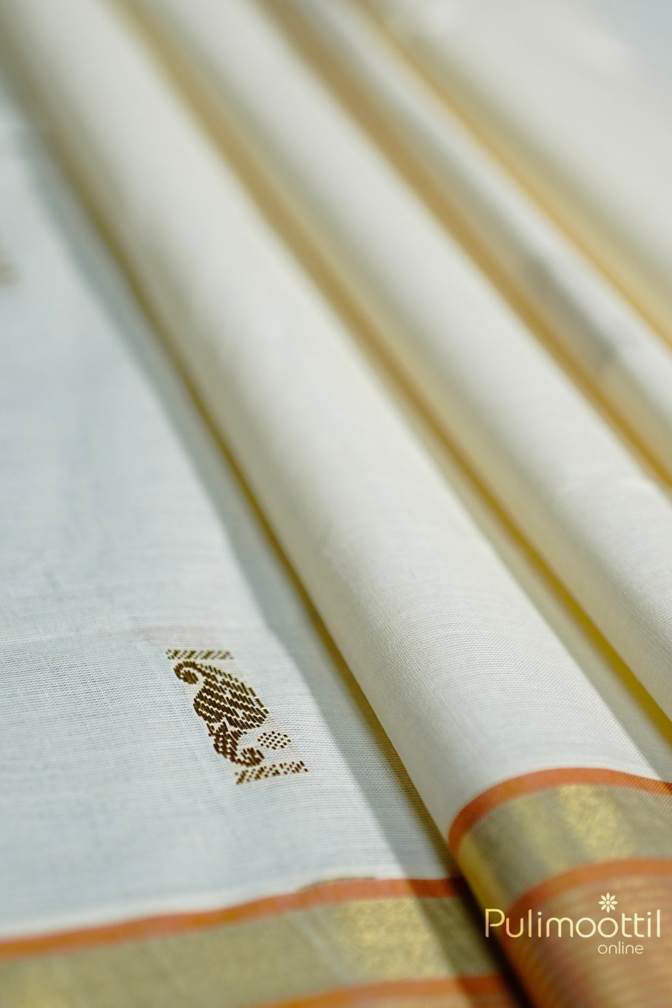 Off White Colour Kerala Traditional Set Saree.