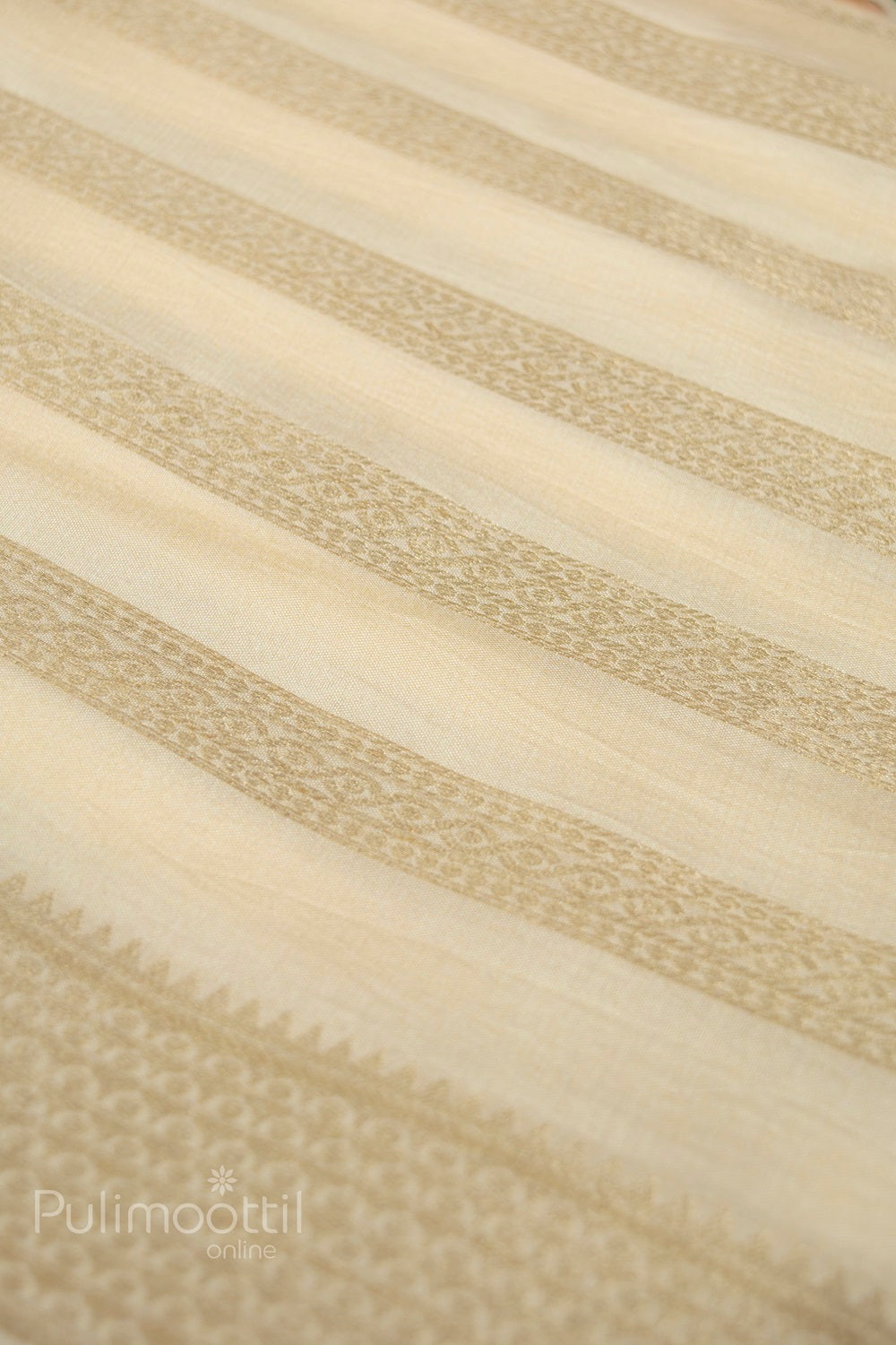 Detailed View of Cream Kerala Saree with Intricate Golden Zari Woven Stripes – Traditional Pallu Design for Festive Wear
