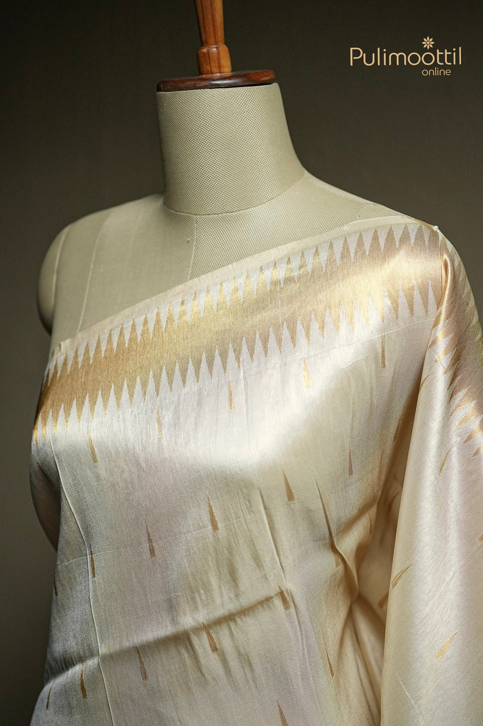 Offwhite Colour Traditional Saree
