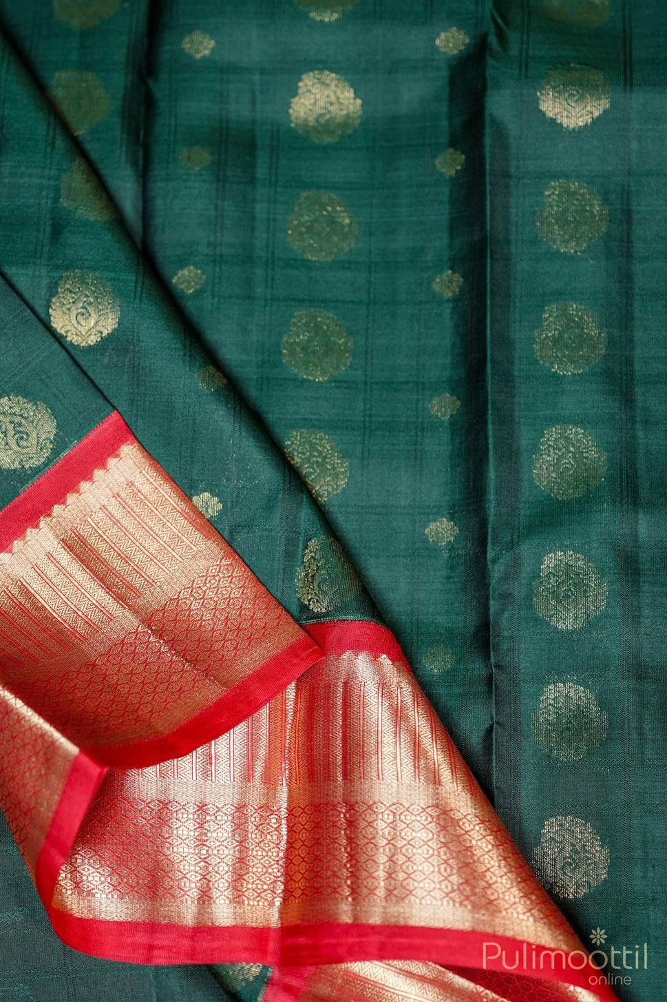 Dark Green Colour Kanchipuram Traditional Saree.