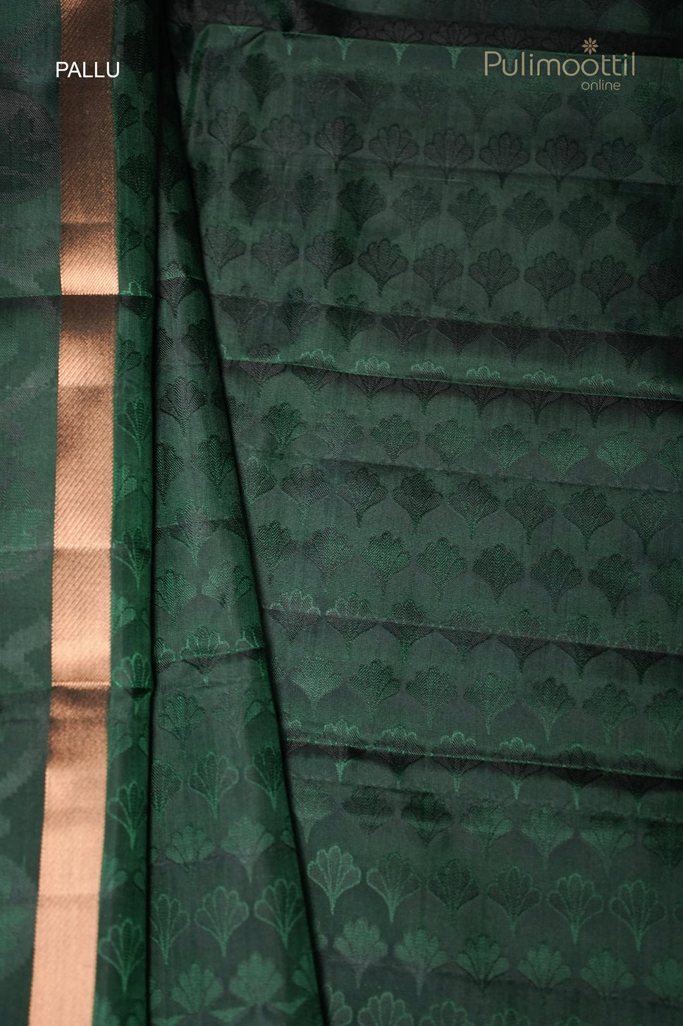 Green self-print contrast pallu with gold border of Kanchipuram silk saree